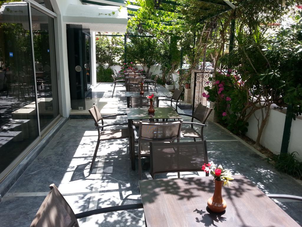 Karis Hotel คอสทาวน์ ภายนอก รูปภาพ