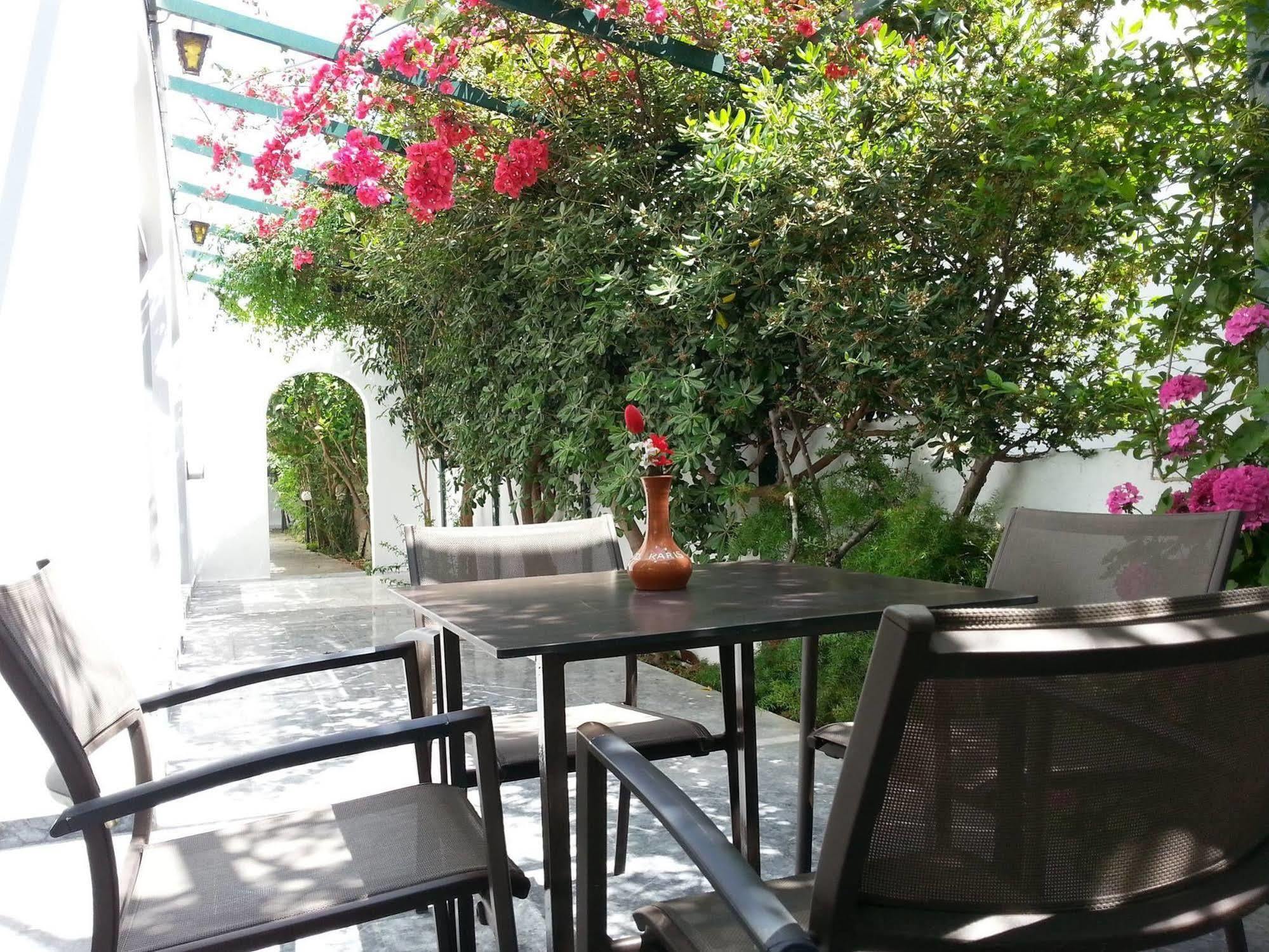 Karis Hotel คอสทาวน์ ภายนอก รูปภาพ
